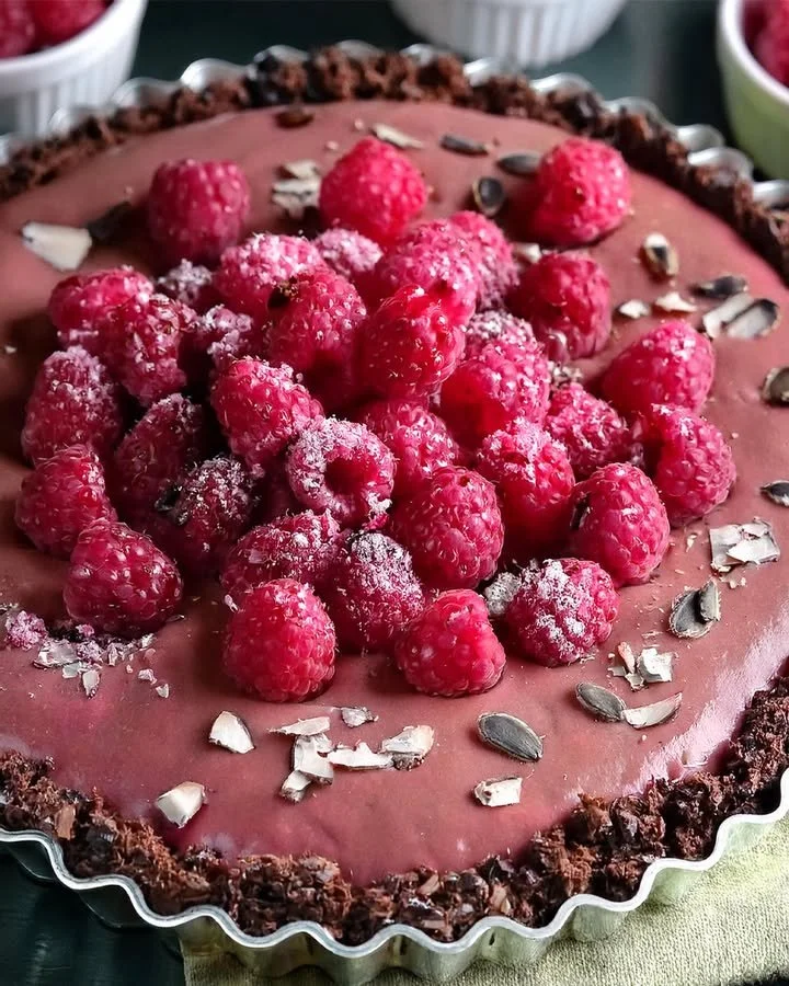 Delicious Vegan Raspberry Chocolate Tart with fresh raspberries and rich chocolate
